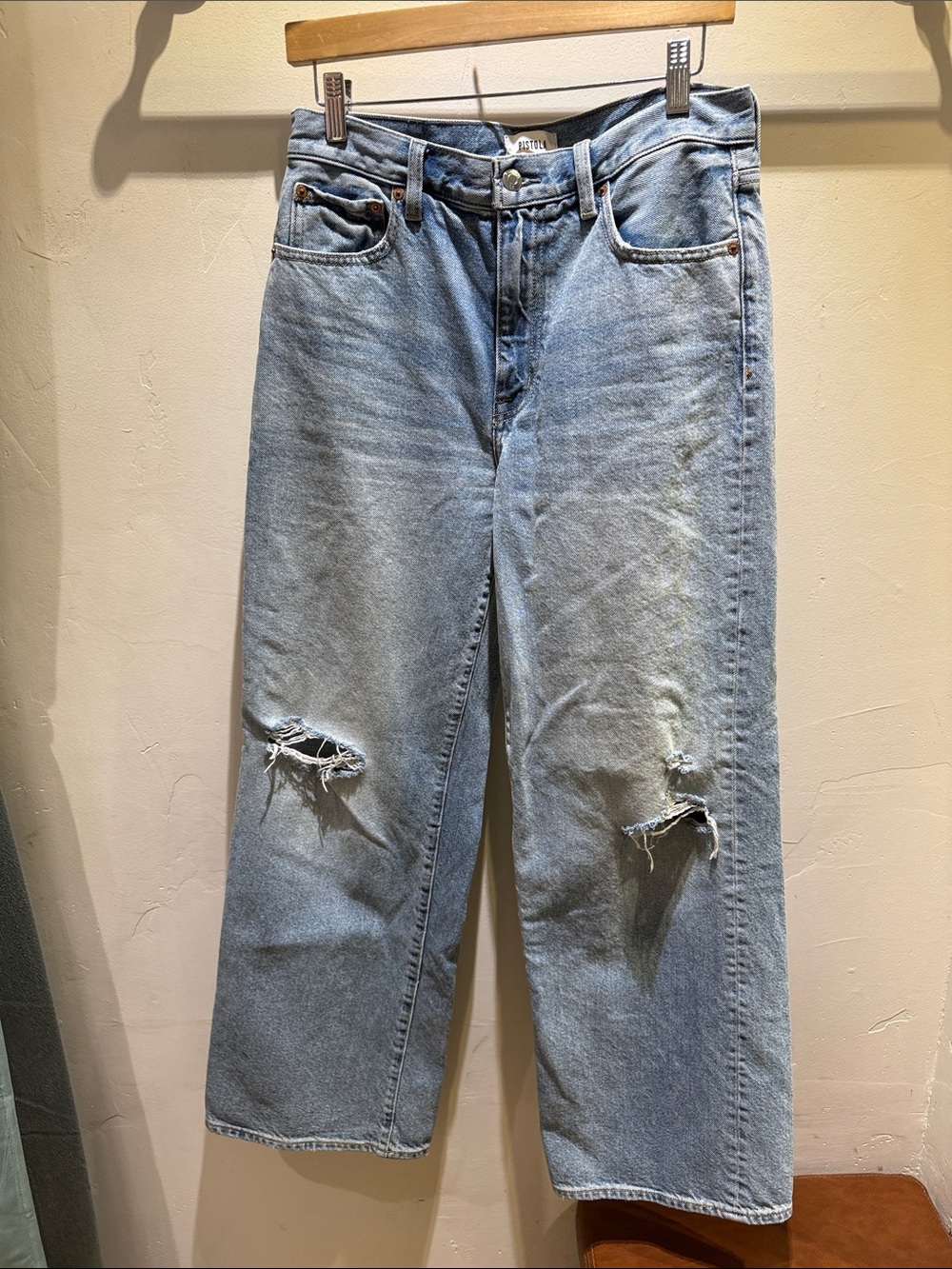 Pistola Hendrix in Apprentice Distressed